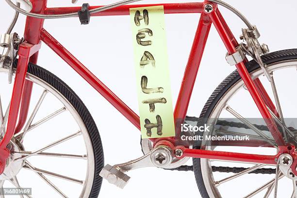 Bicicleta Rojo Foto de stock y más banco de imágenes de Andar en bicicleta - Andar en bicicleta, Bicicleta, Color - Tipo de imagen