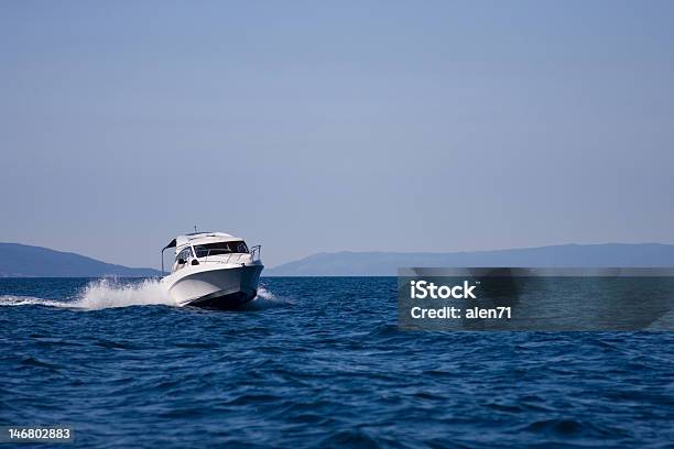 Foto de Poverboat e mais fotos de stock de Barco a Motor - Barco a Motor, Corrida de Barco a Motor, Fotografia - Imagem