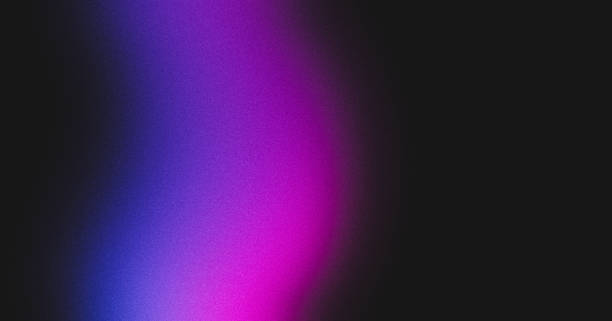 темно-фиолетовый синий зернистый градиент на черном фоне, пространство для копирования, эффект шумовой текстуры, широкий размер баннера - brightly lit audio stock illustrations