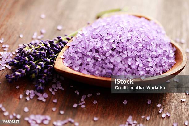 Lavanda Sales De Baño Foto de stock y más banco de imágenes de Aromaterapia - Aromaterapia, Belleza, Buqué