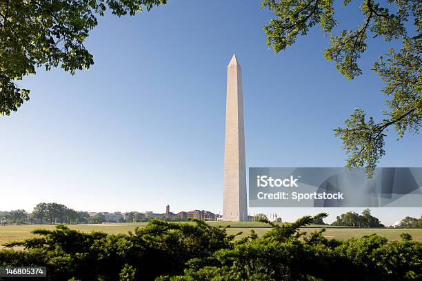 Monumento De Washington Contra Claro Céu Azul - Fotografias de stock e mais imagens de Ao Ar Livre - Ao Ar Livre, Arenito, Azul