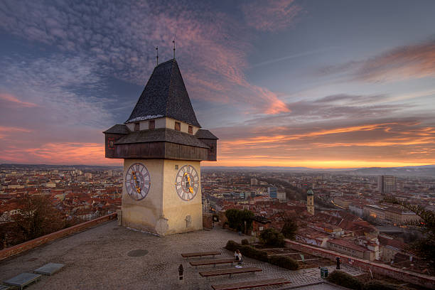 graz torre de relógio - graz austria clock tower styria imagens e fotografias de stock