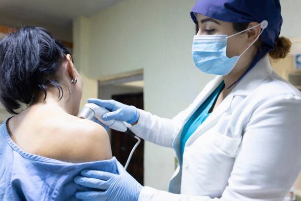 istock Applying therapeutic ultrasound to the shoulder 1468073159