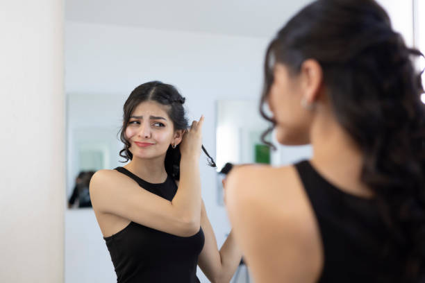 istock Woman using the ferro to comb her hair 1468080101