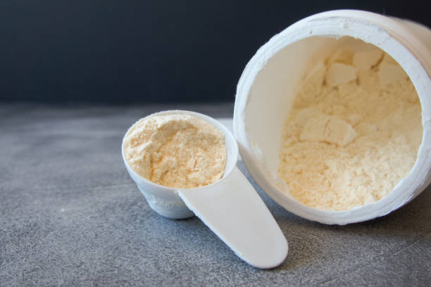 istock Open container with colostrum powder with measuring scoop 1468092199