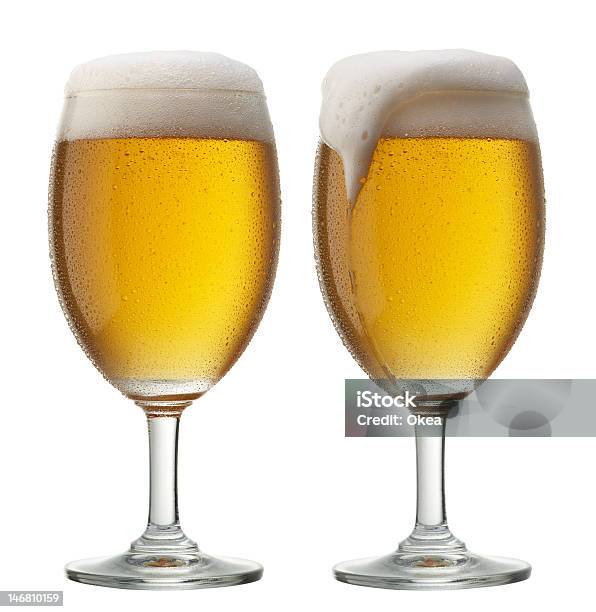 Foto de Dois Copos De Cerveja e mais fotos de stock de Bebida - Bebida, Bebida alcoólica, Bebida com espuma