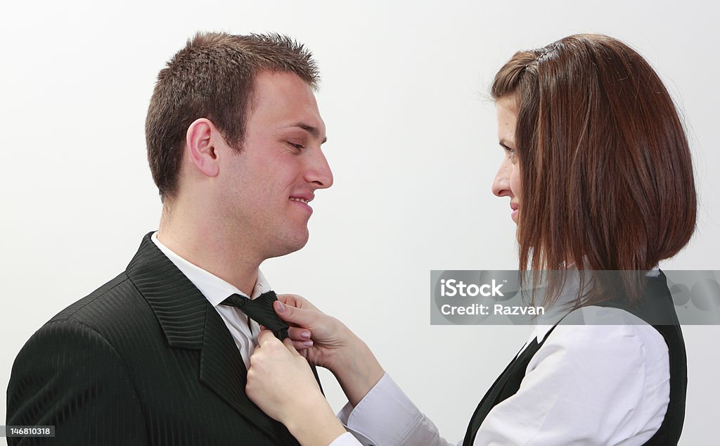 Mulher Tying homem de amarrar - Foto de stock de 20 Anos royalty-free