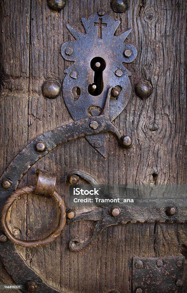 Dziurka od klucza stare drzwi w - Zbiór zdjęć royalty-free (Antyczny)