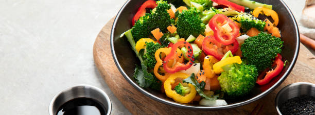 Asian noodle and vegetables.