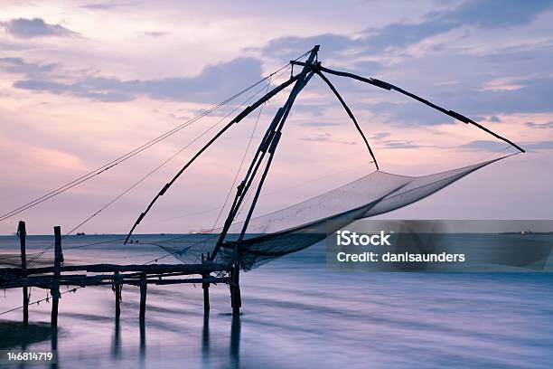 Rede De Pesca Chinesa Forte Cochin - Fotografias de stock e mais imagens de Amanhecer - Amanhecer, Anoitecer, Cochim - Índia