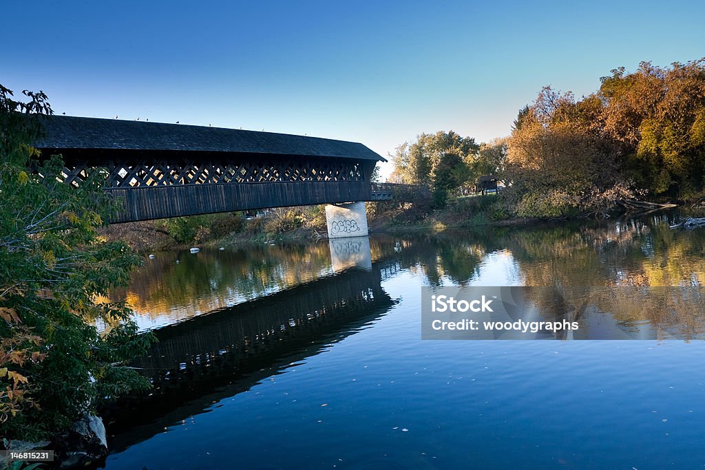 Fa sétálóhíd egy őszi délutánon - Jogdíjmentes Guelph témájú stock fotó Fa sétálóhíd egy őszi délutánon - Jogdíjmentes Guelph témájú stock fotó