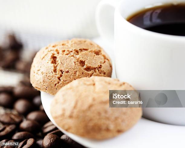 Biscotti Und Eine Tasse Kaffee Stockfoto und mehr Bilder von Biscotti - Biscotti, Fotografie, Geröstete Kaffeebohne