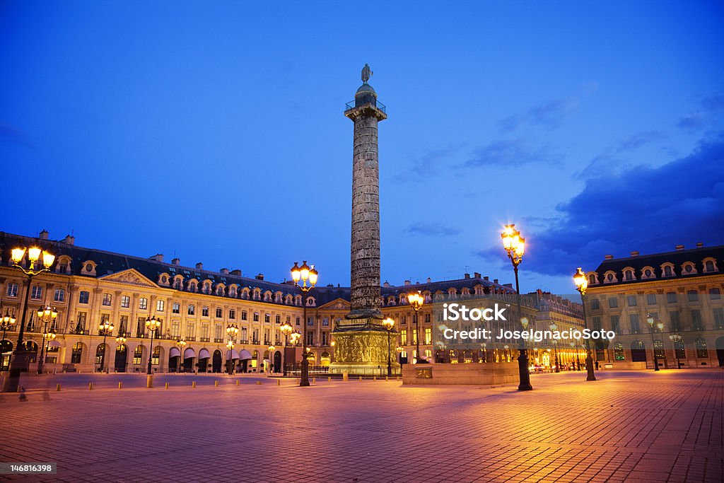 Vue panoramique sur la place Vendôme à Paris dans la nuit - Photo de Place Vendôme libre de droits