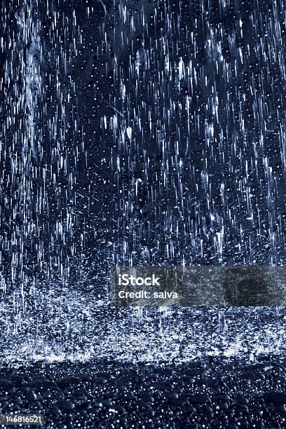 Raining Stockfoto und mehr Bilder von Aufprall - Aufprall, Chaos, Dunkel