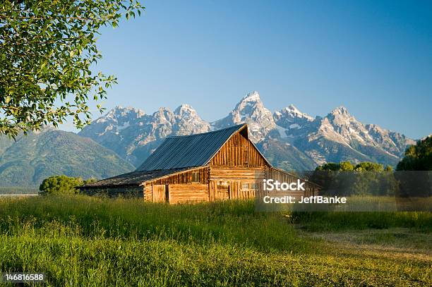 Moulton Barn Stockfoto und mehr Bilder von Agrarbetrieb - Agrarbetrieb, Alt, Berg