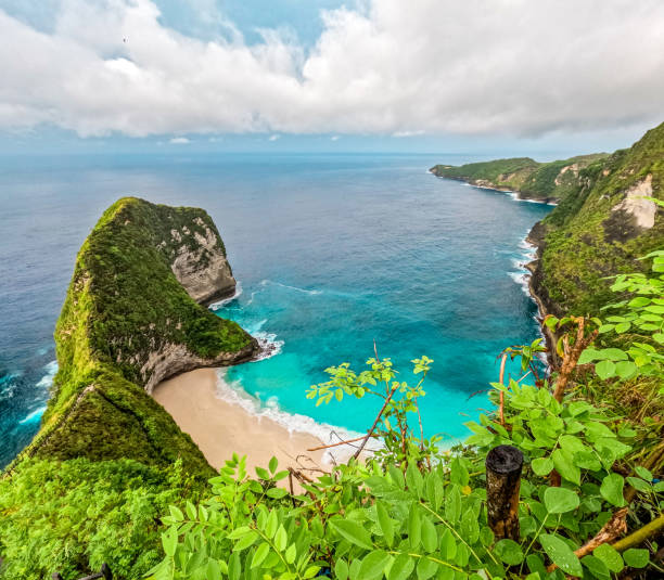 istock Kelingking Beach in Nusa Penida 1468188838