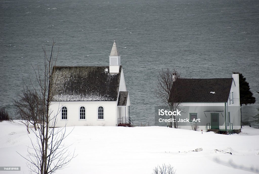 Маленькая Церковь - Стоковые фото Зима роялти-фри