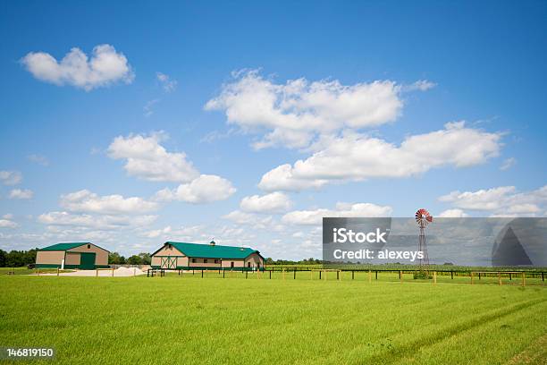 Granja Foto de stock y más banco de imágenes de Agricultura - Agricultura, Aire libre, Arquitectura