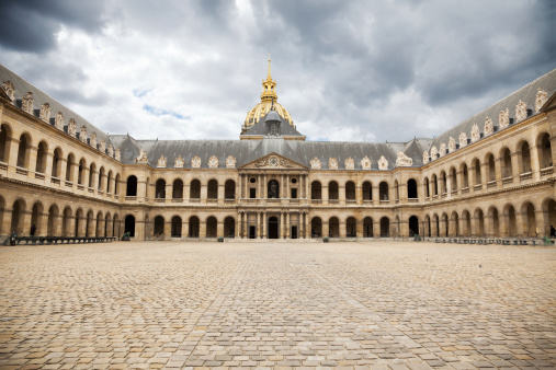 L'Hôtel national des Invalides is a complex of buildings containing museums and monuments, all relating to the military history of France. EOS 5D MarkII.