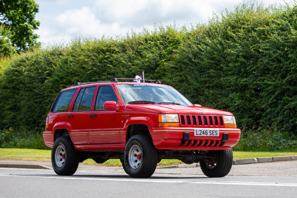 großer cherokee jeep - jeep grand cherokee stock-fotos und bilder