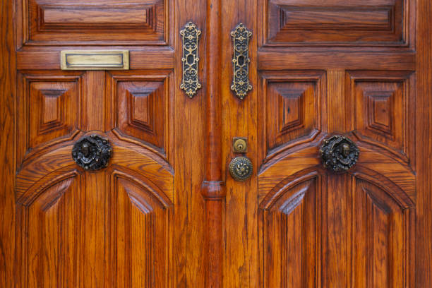 istock Old wood door 1468214117