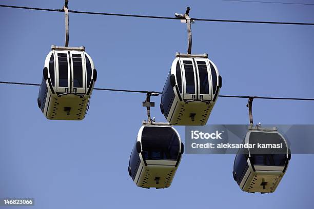 Cable Car Foto de stock y más banco de imágenes de Agarrar - Agarrar, Ascensor, Azul