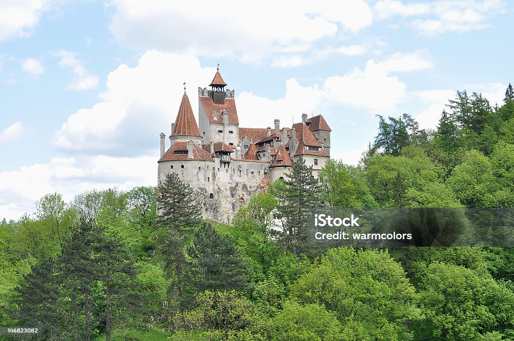 Dracula's Castelo Bran na primavera. - Foto de stock de Castelo Bran royalty-free