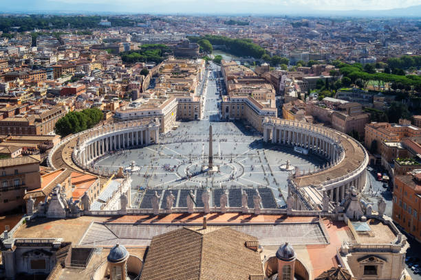 vista aérea do dia da praça de são pedro no vaticano - rome cityscape aerial view city - fotografias e filmes do acervo