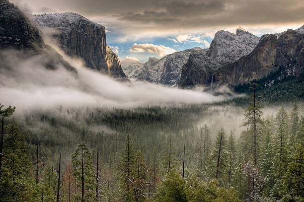 istock Winter Sunrise on Yosemite Valley 146823733