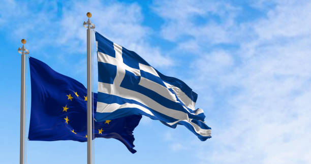 晴れた日に一緒に振るギリシャと欧州連合の旗 - flag greece european union flag coat of arms ストックフォトと画像