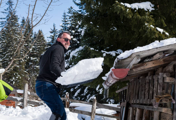 istock Enjoying a sunny winter day on the mountain. 1468310067