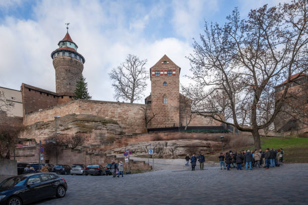 castello di norimberga (kaiserburg) - norimberga, baviera, germania - castle nuremberg fort skyline foto e immagini stock