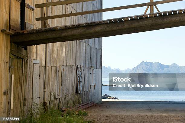 Velho Edifício Em Henningsvær - Fotografias de stock e mais imagens de Ao Ar Livre - Ao Ar Livre, Caraterística Arquitetural, Estrutura construída