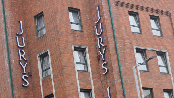 This Jurys Inn is located next to Belfasts City Hall and Opera House Northern Ireland This Jurys Inn is located next to Belfasts City Hall and Opera House Northern Ireland 04-12-22 titanic room stock pictures, royalty-free photos & images