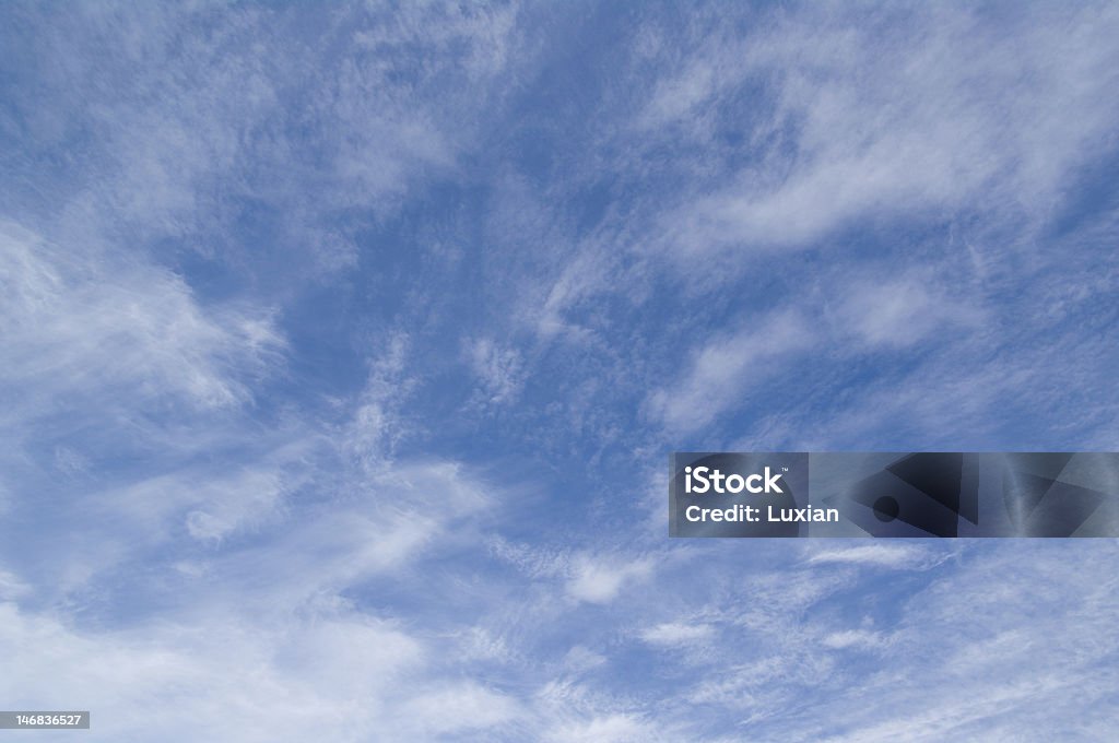 Błękitne niebo - Zbiór zdjęć royalty-free (Bez ludzi)