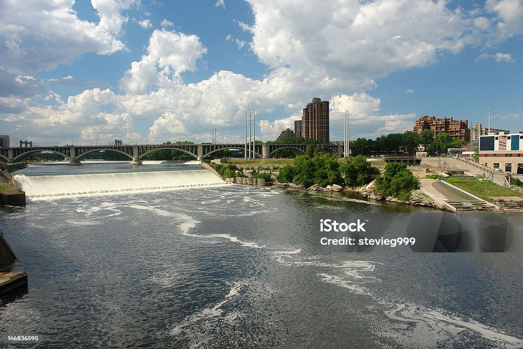 Saint Anthony's caída el río Mississippi - Foto de stock de Nube libre de derechos