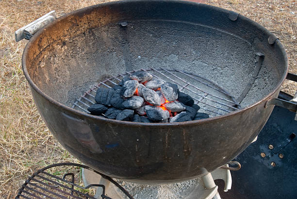 Coals quente num de Churrasco - fotografia de stock