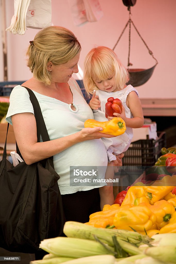 Compra verduras. - Foto de stock de Embarazada libre de derechos