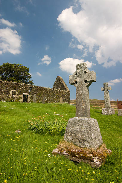 graveyard - celtic cross cross shape blue vertical стоковые фото и изображения