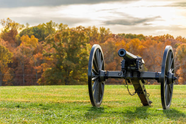 canon en el parque nacional del campo de batalla de manassas - manassas war famous place park fotografías e imágenes de stock