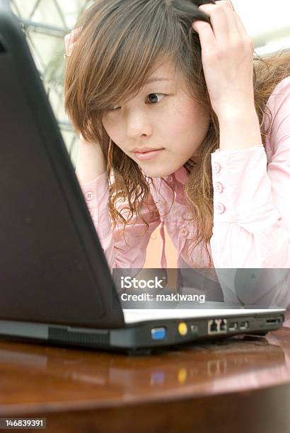 Rapariga Trabalhadora - Fotografias de stock e mais imagens de Adolescente - Adolescente, Adulto, Asiático e indiano