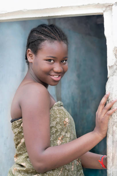 young afro girl standing at the door of her house, smiling expression, photo - africa south africa child african culture imagens e fotografias de stock