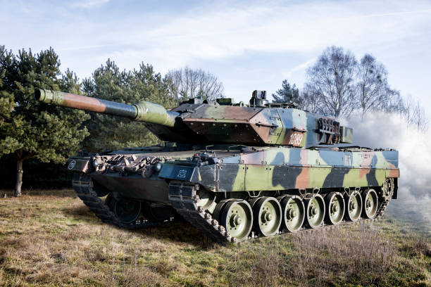 german tank leopard 2a4 in polish army - leopard tank 個照片及圖片檔