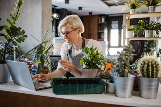 istock Electronic banking for small businesses 1468558070