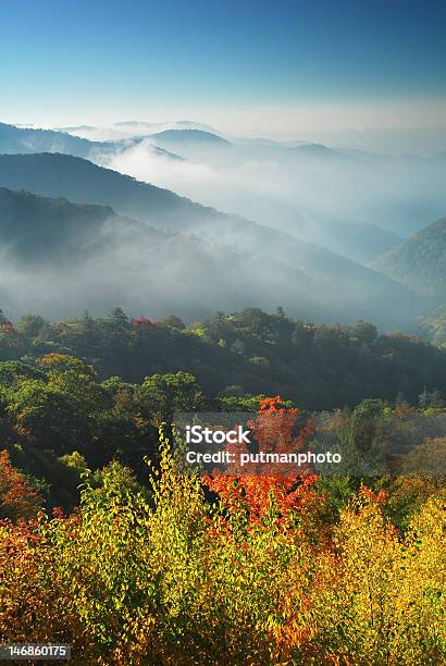 Outono Está A - Fotografias de stock e mais imagens de Parque nacional das montanhas de Smoky - Parque nacional das montanhas de Smoky, Montanhas Great Smoky, Outono