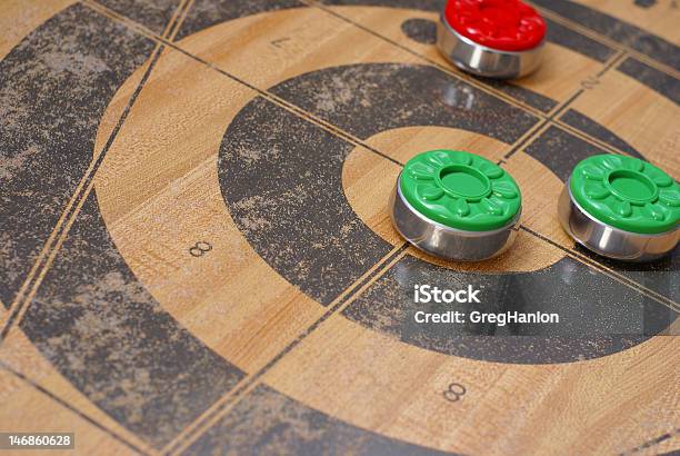 Foto de Shuffleboard e mais fotos de stock de Shuffleboard - Shuffleboard, Bar, Divertimento