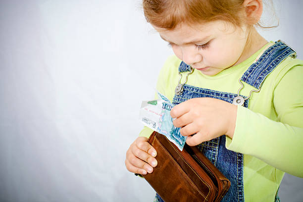 istock little girl with wallet 146860909