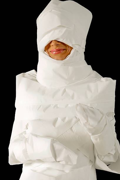 la mummia - plastic surgery bandage surgery women foto e immagini stock