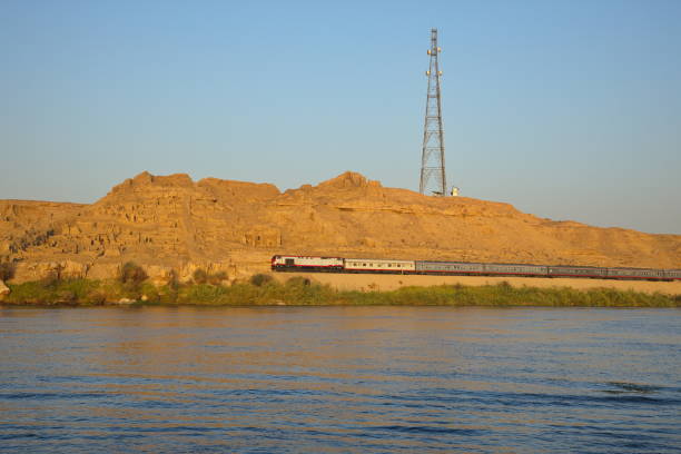 paisaje en el sur de as siraj, egipto, áfrica - river stones audio fotografías e imágenes de stock