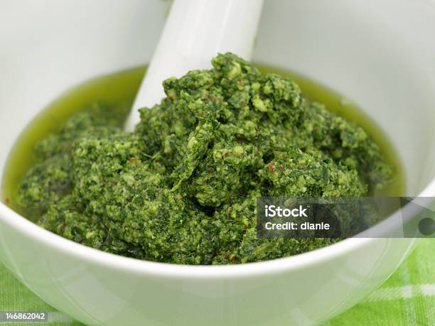 Foto de Pesto De Manjericão e mais fotos de stock de Azeite - Azeite, Branco, Comida italiana